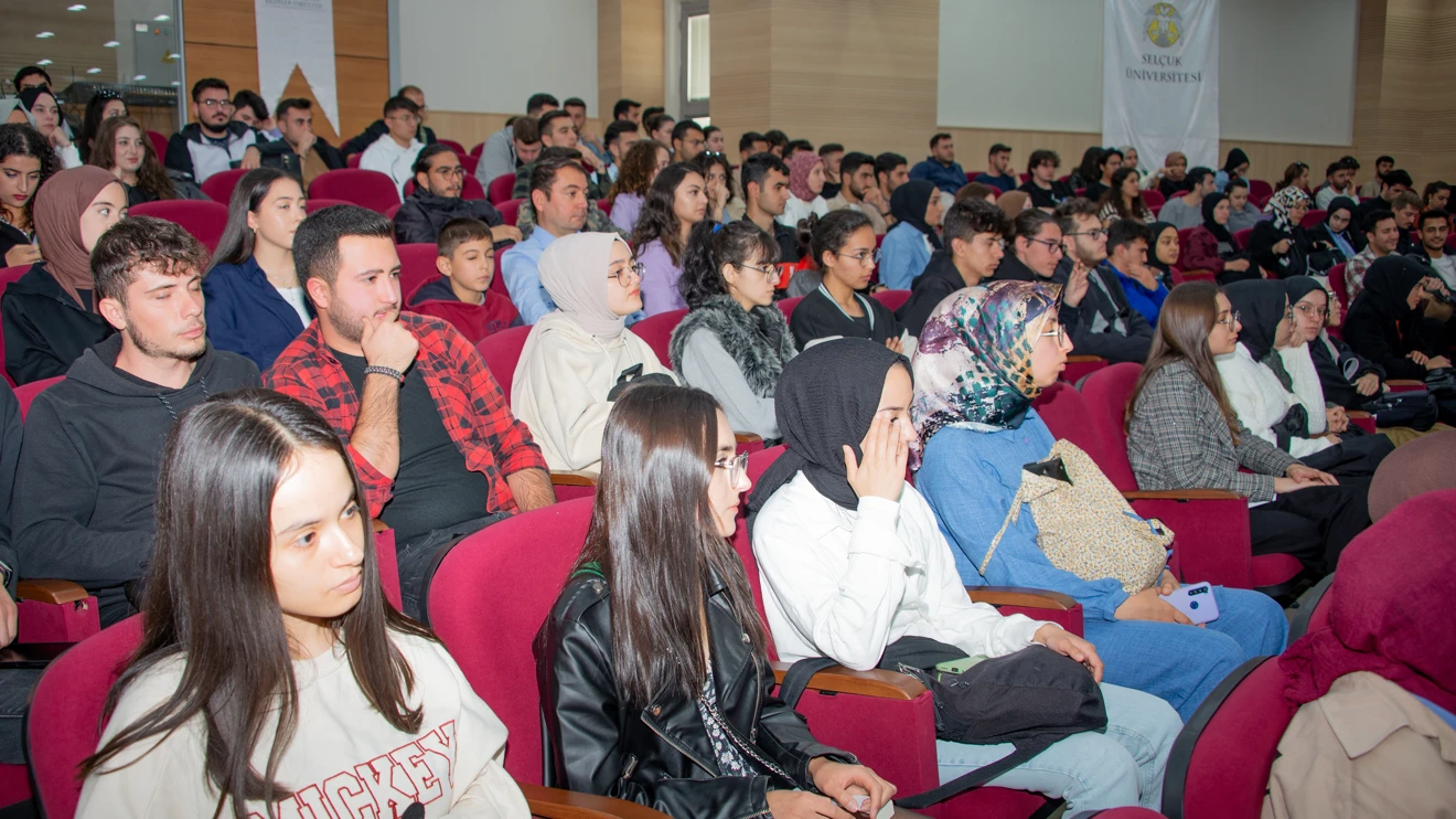 İşadamı Hüsamettin Sönmez, Selçuk Üniversitesinde öğrencilerle buluştu